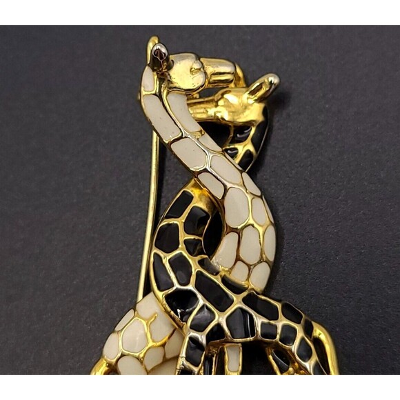 Vintage 80s Gold Tone Intertwined Giraffes Black & White Enamel Brooch Pin Retro - Picture 4 of 6